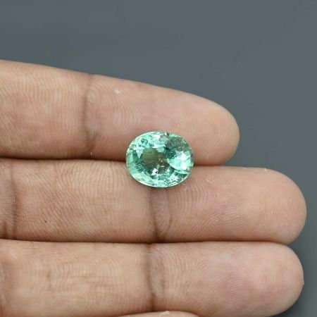 Emerald (Panna) Carat 4.97 in finger